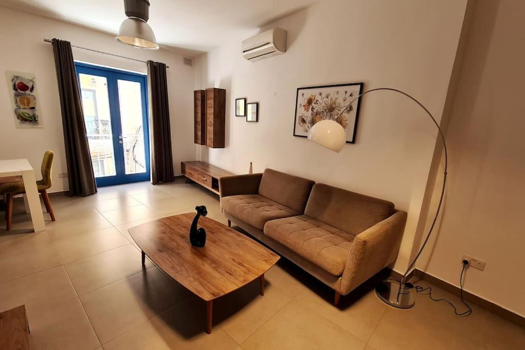 Апартаменти Cozy Inside.City & Beach Outside Сліма Екстер'єр фото