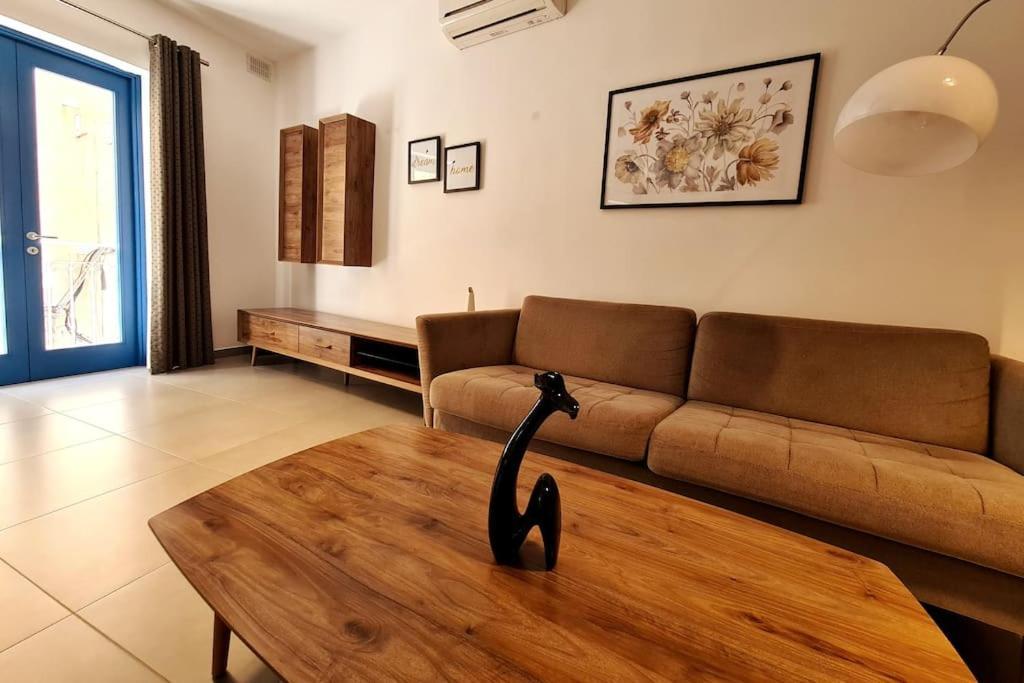 Апартаменти Cozy Inside.City & Beach Outside Сліма Екстер'єр фото