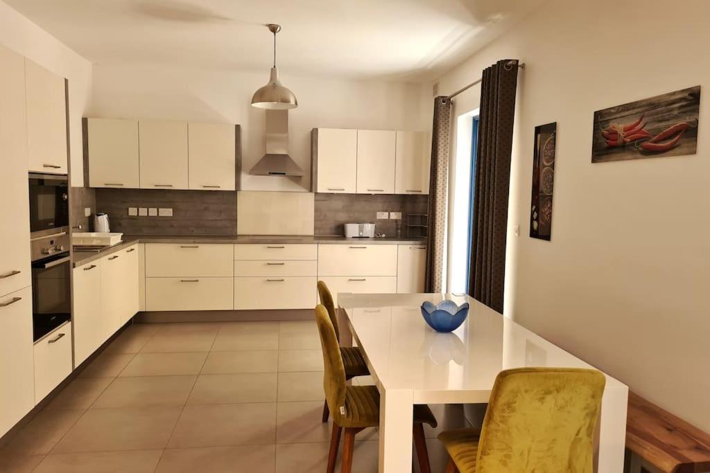 Апартаменти Cozy Inside.City & Beach Outside Сліма Екстер'єр фото