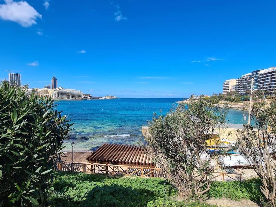 Апартаменти Cozy Inside.City & Beach Outside Сліма Екстер'єр фото